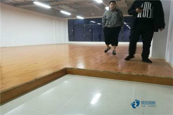 22厚排球館木地板造價是的多少？
