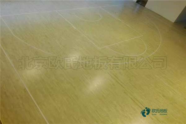 柞木體育木地板價格是多少錢？