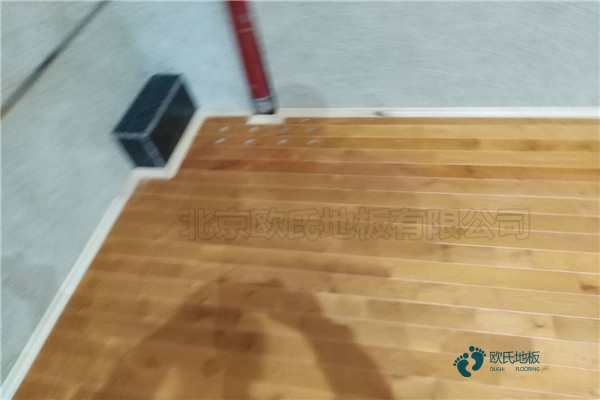 柞木籃球場實木地板怎么維修？