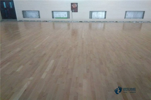 體育運動木地板怎么翻新？橡膠木